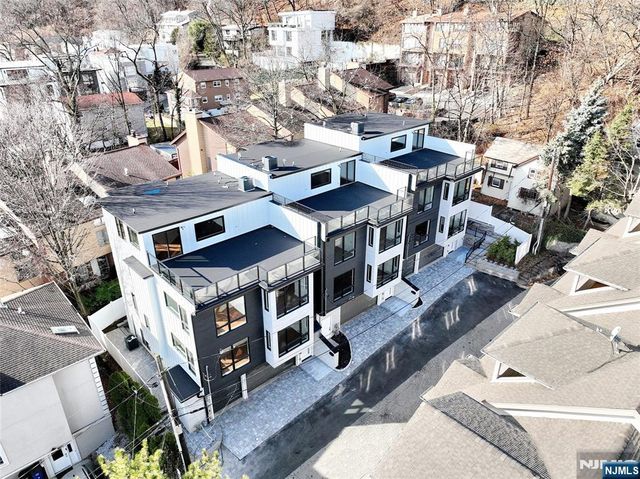 1456 River Road, Edgewater, NJ 07020