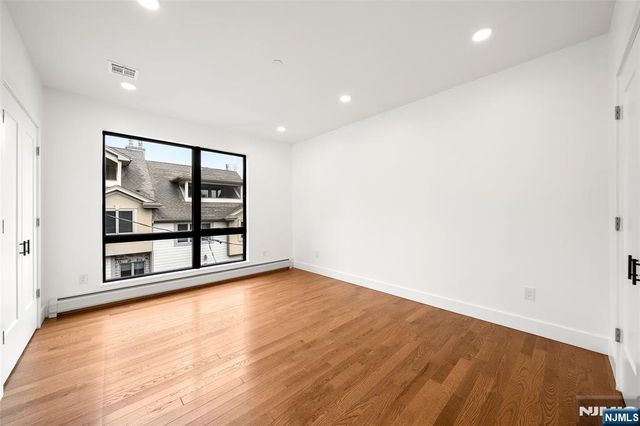 1456 River Road, Edgewater, NJ 07020