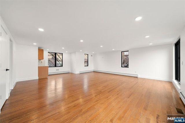 1456 River Road, Edgewater, NJ 07020