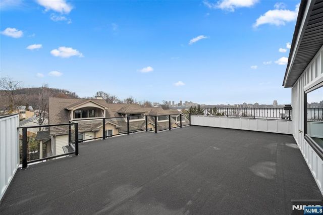 1456 River Road, Edgewater, NJ 07020
