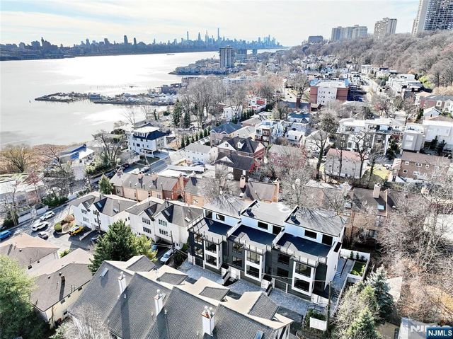 1456 River Road, Edgewater, NJ 07020