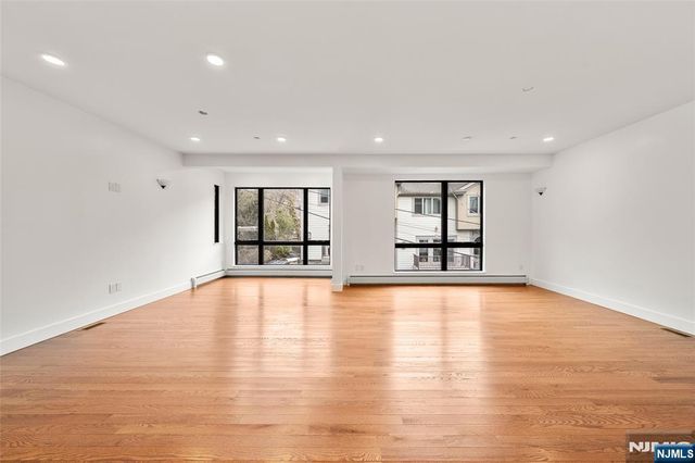 1456 River Road, Edgewater, NJ 07020