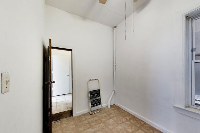 2625 S Central Park Avenue, Chicago, IL 60623