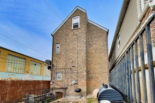2625 S Central Park Avenue, Chicago, IL 60623