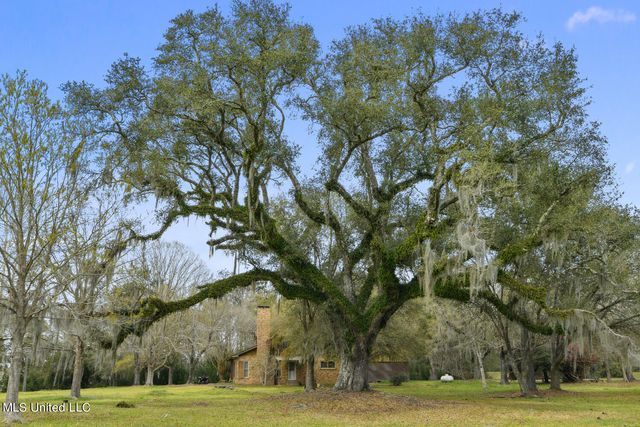 6341 Menge Avenue, Pass Christian, MS 39571