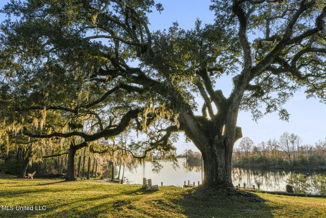 6341 Menge Avenue, Pass Christian, MS 39571