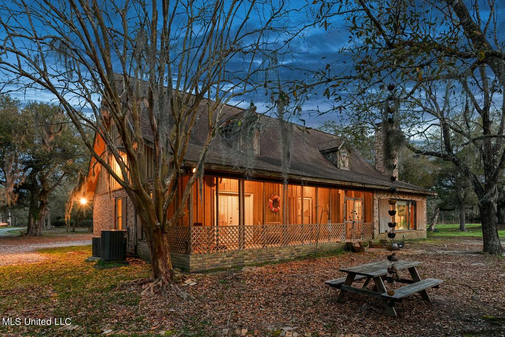 6341 Menge Avenue, Pass Christian, MS 39571