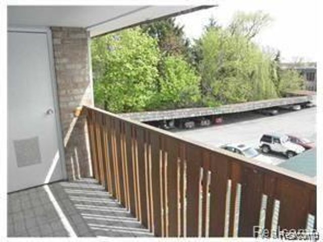1315 S Maple Road 305, Ann Arbor, MI 48103