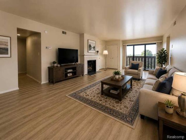 1315 S Maple Road 305, Ann Arbor, MI 48103
