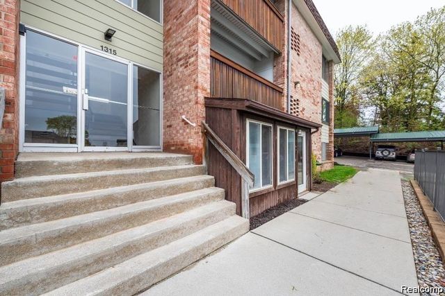 1315 S Maple Road 305, Ann Arbor, MI 48103