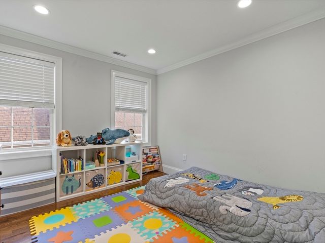 12 Cedar St 2, Waltham, MA 02453