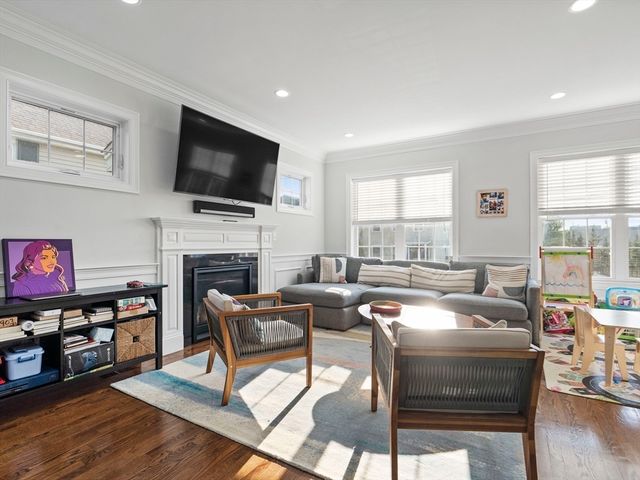 12 Cedar St 2, Waltham, MA 02453