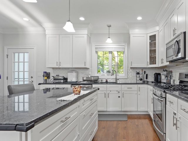 12 Cedar St 2, Waltham, MA 02453