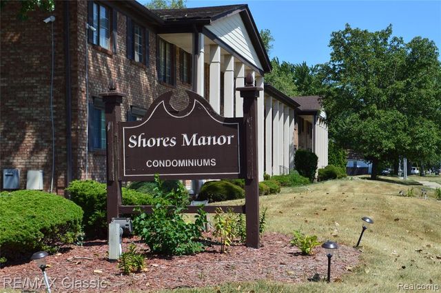 19711 E 8 Mile Road 69, Saint Clair Shores, MI 48080