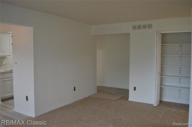 19711 E 8 Mile Road 69, Saint Clair Shores, MI 48080