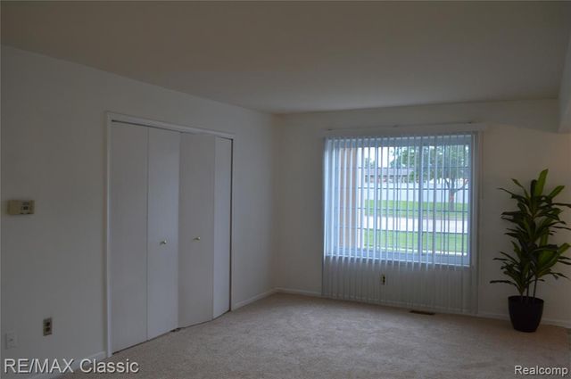 19711 E 8 Mile Road 69, Saint Clair Shores, MI 48080