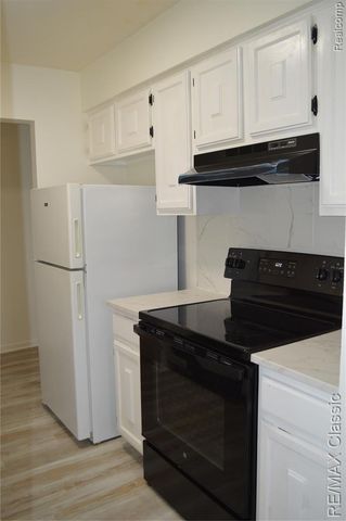 19711 E 8 Mile Road 69, Saint Clair Shores, MI 48080
