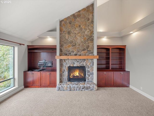 4000 EOLA Dr Nw, Salem, OR 97304
