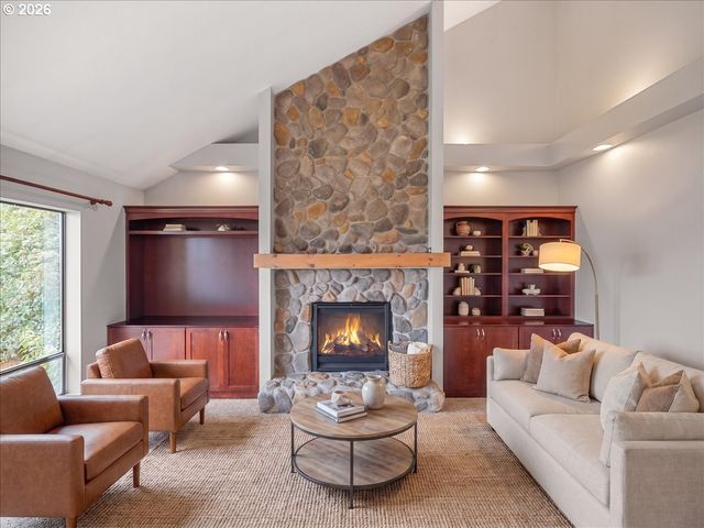 4000 EOLA Dr Nw, Salem, OR 97304