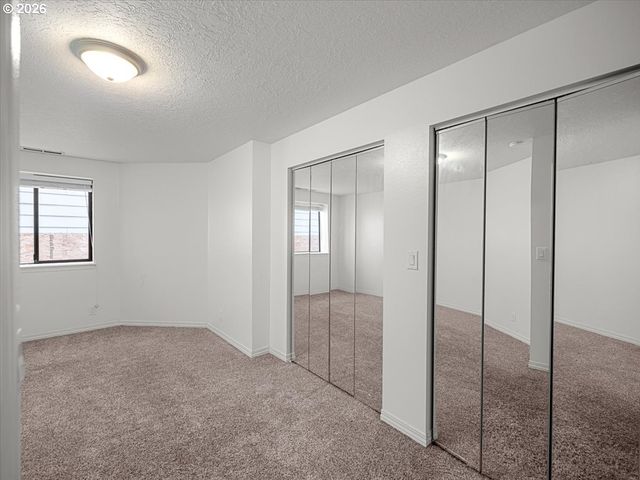 4000 EOLA Dr Nw, Salem, OR 97304