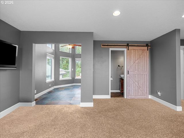 4000 EOLA Dr Nw, Salem, OR 97304