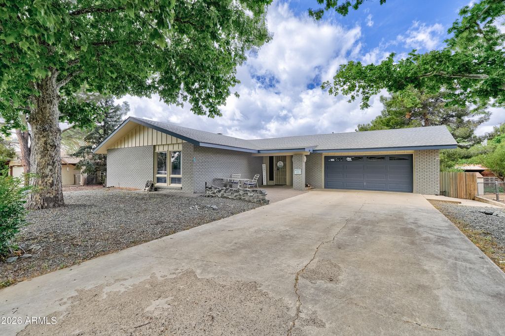 Image 1 of property listing at 1150 N COTTONWOOD SPRING Drive, Dewey, AZ 86327