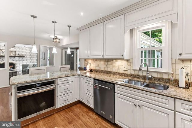 6327 YOUNGS BRANCH DR, Fairfax Station, VA 22039