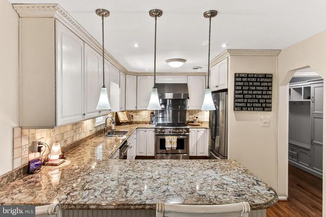 6327 YOUNGS BRANCH DR, Fairfax Station, VA 22039