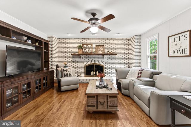 6327 YOUNGS BRANCH DR, Fairfax Station, VA 22039
