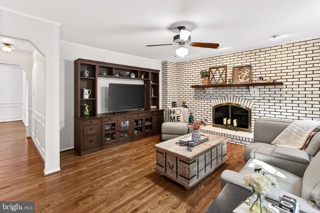 6327 YOUNGS BRANCH DR, Fairfax Station, VA 22039
