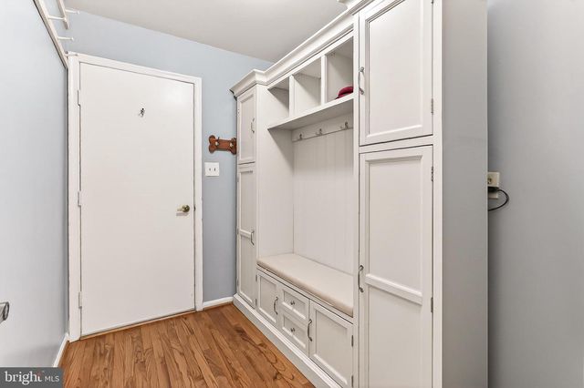 6327 YOUNGS BRANCH DR, Fairfax Station, VA 22039