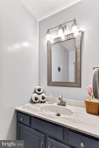 6327 YOUNGS BRANCH DR, Fairfax Station, VA 22039
