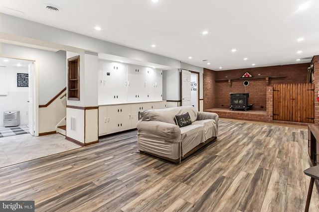 6327 YOUNGS BRANCH DR, Fairfax Station, VA 22039
