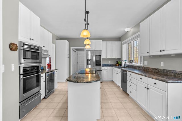 9 Partridge Landing, Glastonbury, CT 06033