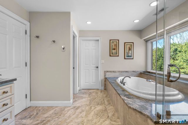 9 Partridge Landing, Glastonbury, CT 06033