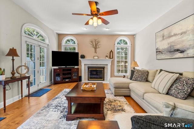 9 Partridge Landing, Glastonbury, CT 06033