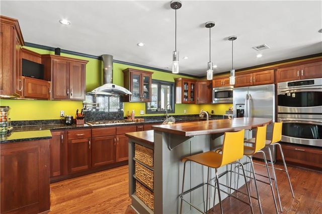 1214 W Gregory Boulevard, Kansas City, MO 64114