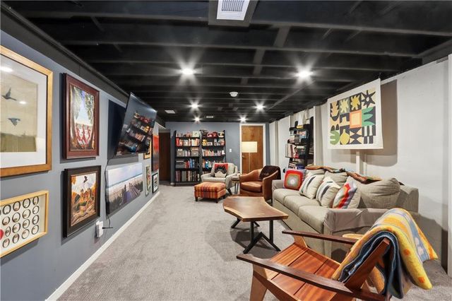 1214 W Gregory Boulevard, Kansas City, MO 64114