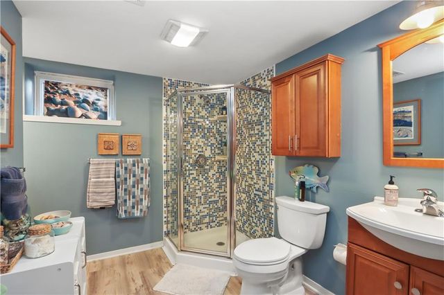 1214 W Gregory Boulevard, Kansas City, MO 64114
