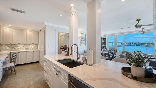 174 GOLDEN GATE POINT 22, Sarasota, FL 34236