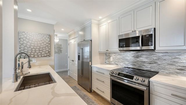 174 GOLDEN GATE POINT 22, Sarasota, FL 34236