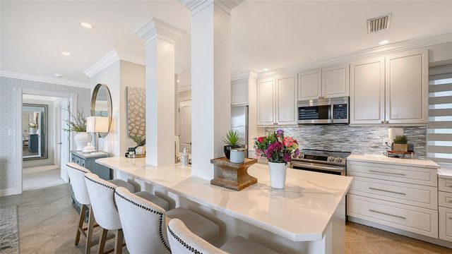 174 GOLDEN GATE POINT 22, Sarasota, FL 34236
