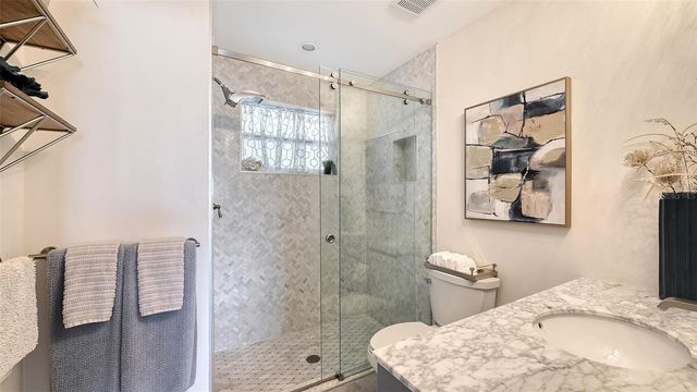 174 GOLDEN GATE POINT 22, Sarasota, FL 34236