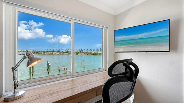 174 GOLDEN GATE POINT 22, Sarasota, FL 34236