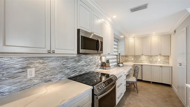 174 GOLDEN GATE POINT 22, Sarasota, FL 34236