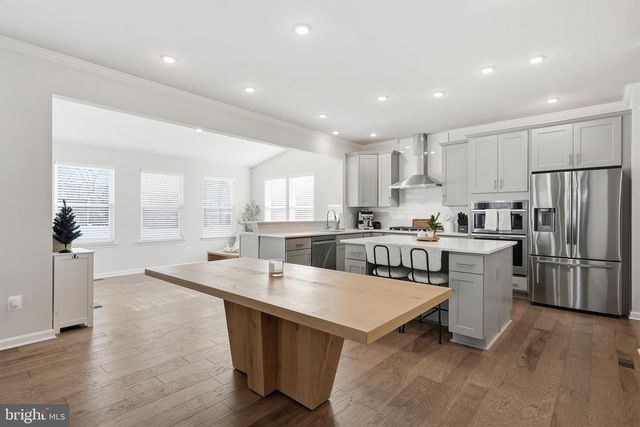 8317 SUNSET DR, Manassas, VA 20110