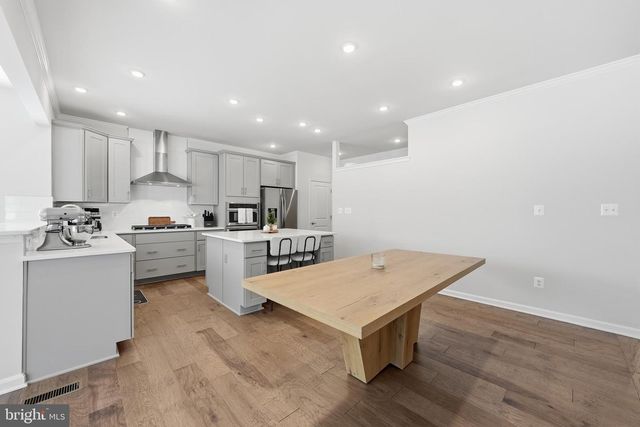 8317 SUNSET DR, Manassas, VA 20110