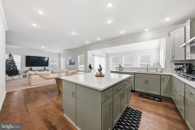 8317 SUNSET DR, Manassas, VA 20110