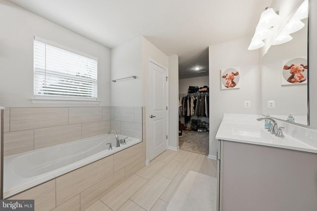 8317 SUNSET DR, Manassas, VA 20110