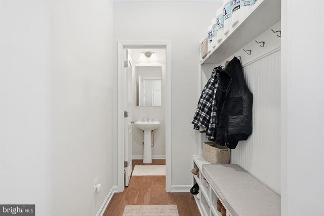 8317 SUNSET DR, Manassas, VA 20110